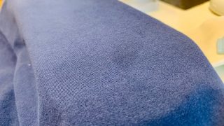 ドライマークが×の場合のお洋服はクリーニング屋さんでドライクリーニングは出来ませんが部分的なシミ抜きは可能です