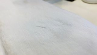 ストレッチパンツに使われている伸びる素材は劣化致しますと伸びたままにになってその部分だけふやけたみたいになります