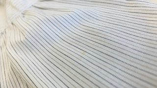 シャツやブラウスの袖口に近い場所にある取れない茶色のシミの原因は錆（さび・サビ）かも知れませんよ