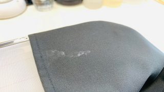 お洋服の袖口や裾の部分を裏返して見た事はありますか？見えない部分ですが裏地は結構汚れている事が多いです