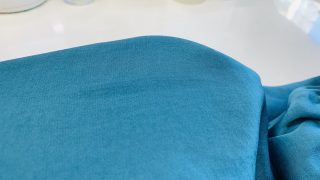 まるで濡れた様な透けた様なシミの正体はお家でのお洗濯では取りきれない油汚れなのかも