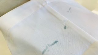 学校の制服や病院の白衣はどうしてもペンやマジックのインクが付きやすい環境ですので付いた時にはご相談下さいませ