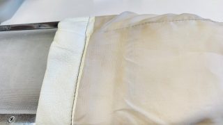 冬物衣料は裏返して脇の部分がシミになっていたら汗の成分が残っている証拠です