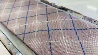 クリーニングの頻度の低いお洋服やネクタイは水分が付いてしまいますと輪の様なシミが出来てしまいます