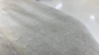 クリーニングしてもずっと取れていない古そうなシミでも取り除く事が出来るかも知れませんよ