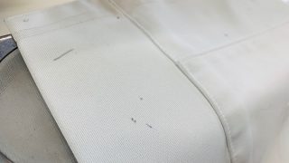お家で取ろうと洗剤での漬け込みを試みましたがボールペンのインクは滲んだぐらいで取れずに残ってしまった