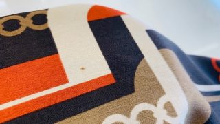 ブランドのシルクスカーフに点の様な黄色いシミがあちこちにありますがそれって取り除く事が出来ますか？