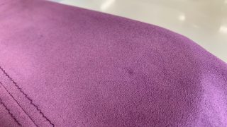 毛足のある生地に付いてしまった汚れやシミは触ってしまいますと毛が寝てしまったり抜けてしまったりして見た目が変わってしまうので注意です