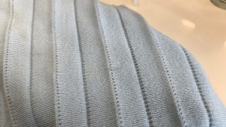 プリーツの入っているお洋服に食べこぼしのシミがついてしまったら折り目が伸びてしまわない様にご用心下さいませ