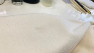 お洗濯しても落ちない油の様なシミがお洋服に付いてしまって気になった時にはご相談下さいませ