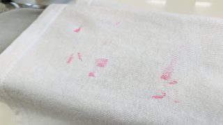 もしもマニキュアごお洋服に大量に付いてしまった時にはどうされておりますでしょうか？