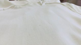 クリーニングに出したお洋服のお引き取り時には気になるシミの状態をその場でシッカリと確認致しましょう