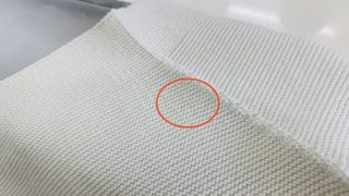 気にならないぐらいの小さなシミでも一度気になるとストレスになってしまうので染み抜きしてしま綺麗に致しましょう