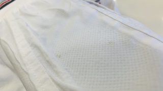 後から出てくるシミは時間が経って保管環境により変化したのが原因ですので保管する前の対策が必要になるんですね