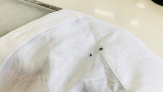 毎日着用しているシャツにボールペンの濃いインクが付いてしまった時にはどうされておりますでしょうか？