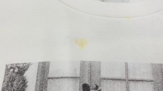 数年前のシミでも生地さえ傷んでいなければシミは時間が経っても染み抜きでほとんど取る事は可能です