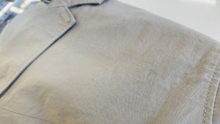 淡色お洋服の一部に黒いシミが付いたけど染み抜きをしたらその部分だけ色が抜けてしまいそう