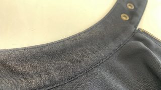 汗やシミによる変色や退色の場合でもお洋服の色（色素）を再び入れ直して元の状態近くに修正する事が可能かも知れませんよ