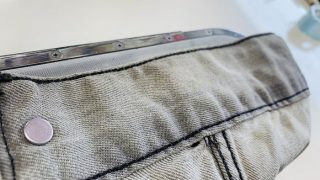 部分的に袖口の黄ばみが気になる場合には部分的なシミ抜きをすればかなり綺麗になる事があります