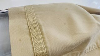 漂白等を行ってシミを取り除く場合には色（色素）が傷んでおりますと漂白時に色が瞬時に変化してしまう事があります