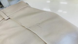 首からぶら下げている時にボールペンの先が出ていて制服やユニフォームに付いてしまう事はありませんか？