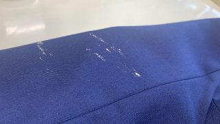 お洋服にペンキが付いた時には決してシンナーやアルコールや除光液で擦らないで下さい