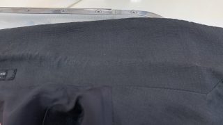 濃色のお洋服着用の暑い時には汗等の影響によりどうしても色が変化する事が起きやすいので要注意です