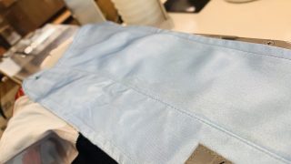 淡色系お洋服の襟部分は汚れやスレで色が褪せてしまう前に対処いたしましょう