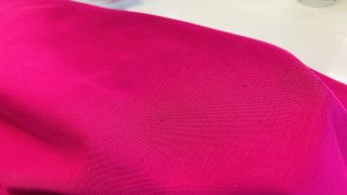 濃色のお洋服は擦ると白くなってすぐに白けてしいますので超危険です