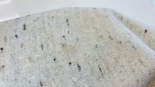 天然素材のナチュラル感のある生地は着用やお洗濯や染み抜きを行うたびに変化する可能性があります