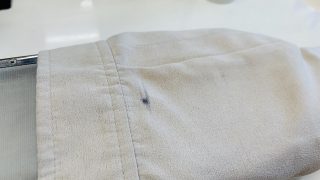 シミを取ろうとしてシミは残っているのに周りの生地の色が抜けてしまっているケースがあります