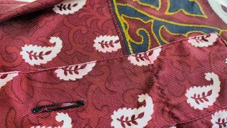 お家でのお洗濯でお洋服から色が滲んで色移りが発生した時には焦らずに何もせずにご相談下さいませ