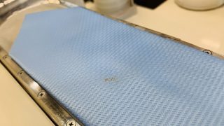お食事の際にはネクタイは一番汚れが付いてしまいやすい場所ありますので使用後はクリーニング＆シミ抜きでメンテナンス致しましょう