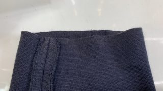 汗等の影響により生地の色素が劣化して変色している場合は直す為に色修正が必要になってきます