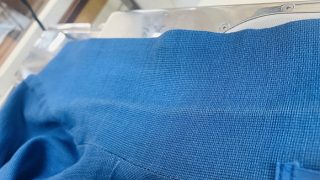 濃色生地の襟の色は着用によるスレや汗のダメージを蓄積してお洗濯時に汚れと同時に傷んだ色まで取れてしまいます