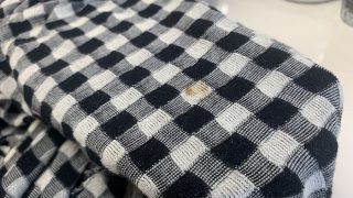 保管中に黄ばみが発生している衣類やインテリア類はお洗濯では落とせなかったシミですので早めにチェック致しましょう