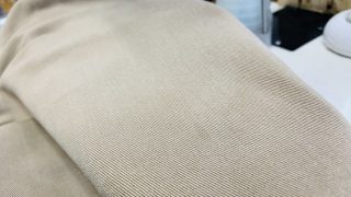 洗っても取れない洗い上がったお洋服に付いている水に濡れた様なシミの正体は取れにくい油である事が多いです