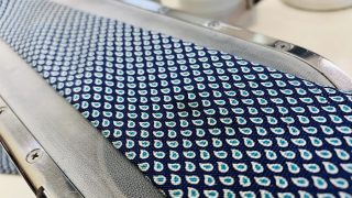 ドライクリーニングだけでは水溶性のシミである食べこぼし等が付いている場合には取り切れずに残ってしまうかも