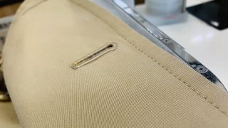 ほんの僅かなシミでもその部分から変色したり虫害に遭ってしまう事もありますので早めの処理が望ましいです
