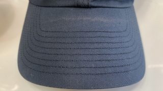 汗が滲んで色褪せてしまったキャップでも色褪せを直せばまた使える様になるかも知れませんよ