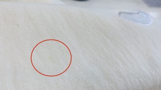 お気に入りのお洋服の場合にはほんの僅かなシミを気にして着用するよりも染み抜きする事がストレス解消になります