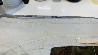 襟部分にお肌が直接付いた皮脂汚れや汗は微量でもそのままにしておくと変色してしまう可能性が高くなります