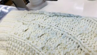 デニム生地の藍色がお洋服に色移りしてしまったけど取れますか？