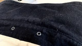 汗等の影響により変色してしまった襟元を直す為には無くなってしまった色を再び入れる必要があります