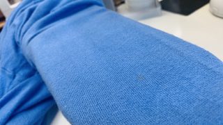 衣替えのお直し時に取りきれていないシミは時間が経ってから黄色く浮き出て来ることもあります
