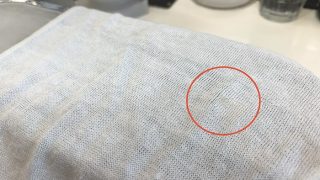 シミを取ろうとして取り切れなくて生地目が寄れてしまってもシミも取って生地目も直せるかも知れませんよ