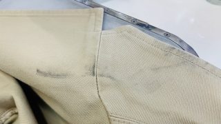 「いつ？」「どこで？」付いてしまったのかスレた様な汚れの場合に考えられるのはポリウレタンの劣化です