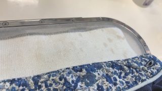 髪の毛の色を変えるヘアカラーやブリーチはお洋服に付いた時にもシミではなく色が変わるのです