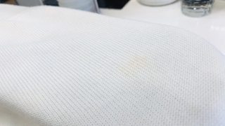 夏物衣料に本当に多いご依頼は時間が経って黄色くなってしまったお洋服の黄ばみは取りのお仕事です