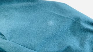 お洋服が変色した時には部分的にお直しする【部分染め】と全体を染める【全体染め】の２種類があります
